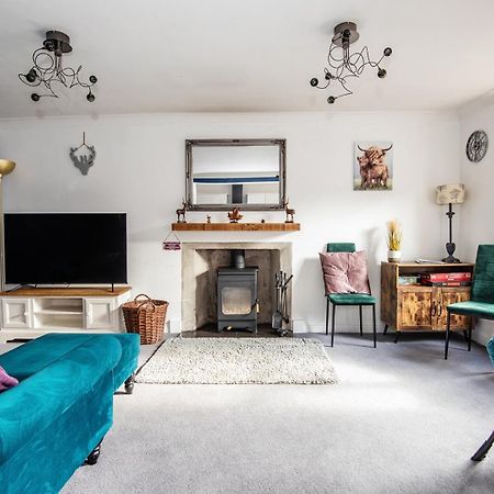 Charming 2 Bedroom Flat In The Heart Of Kirriemuir Exterior photo