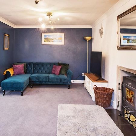 Charming 2 Bedroom Flat In The Heart Of Kirriemuir Exterior photo
