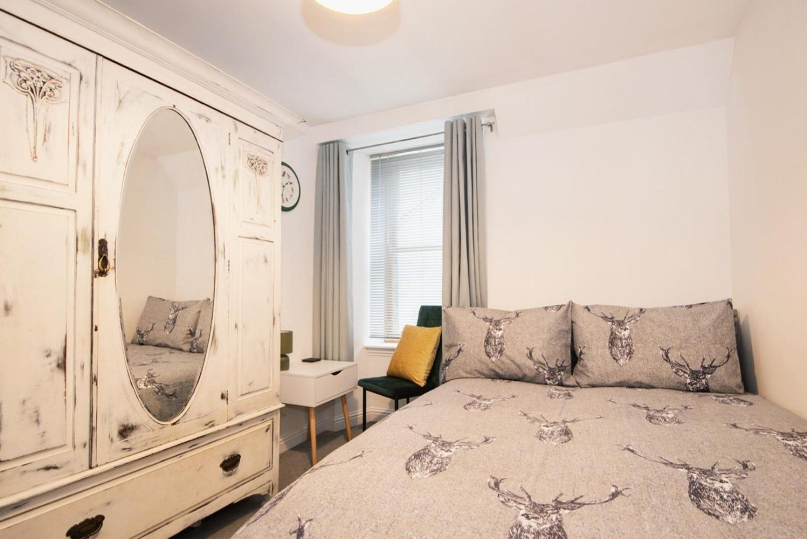 Charming 2 Bedroom Flat In The Heart Of Kirriemuir Exterior photo
