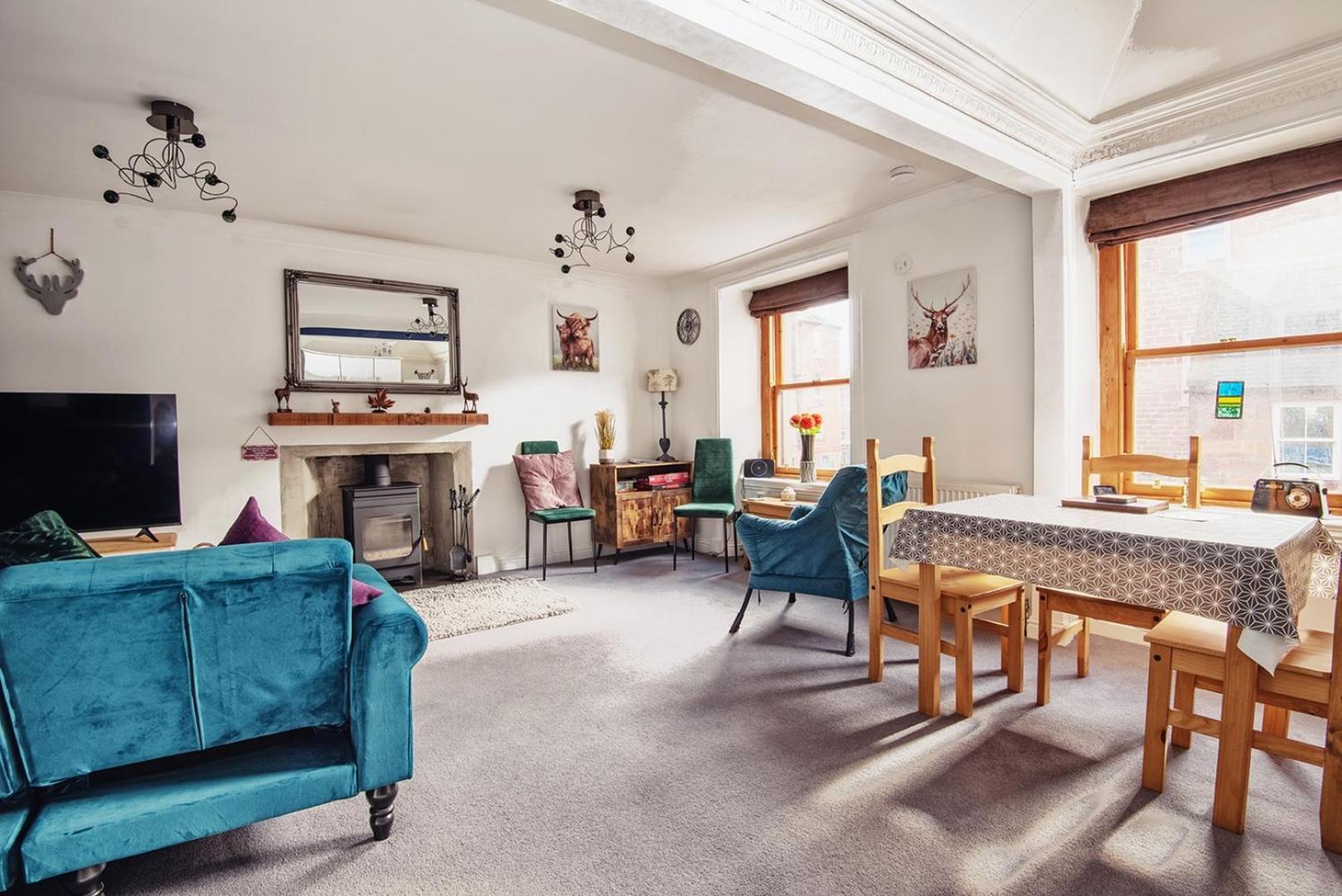 Charming 2 Bedroom Flat In The Heart Of Kirriemuir Exterior photo