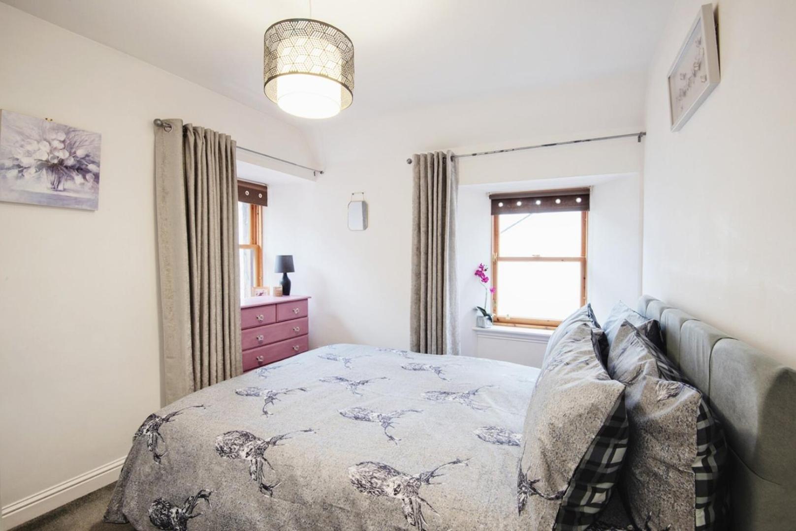 Charming 2 Bedroom Flat In The Heart Of Kirriemuir Exterior photo