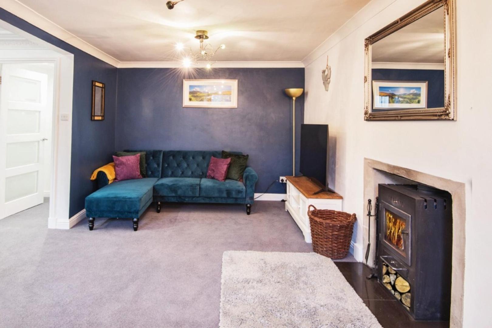Charming 2 Bedroom Flat In The Heart Of Kirriemuir Exterior photo