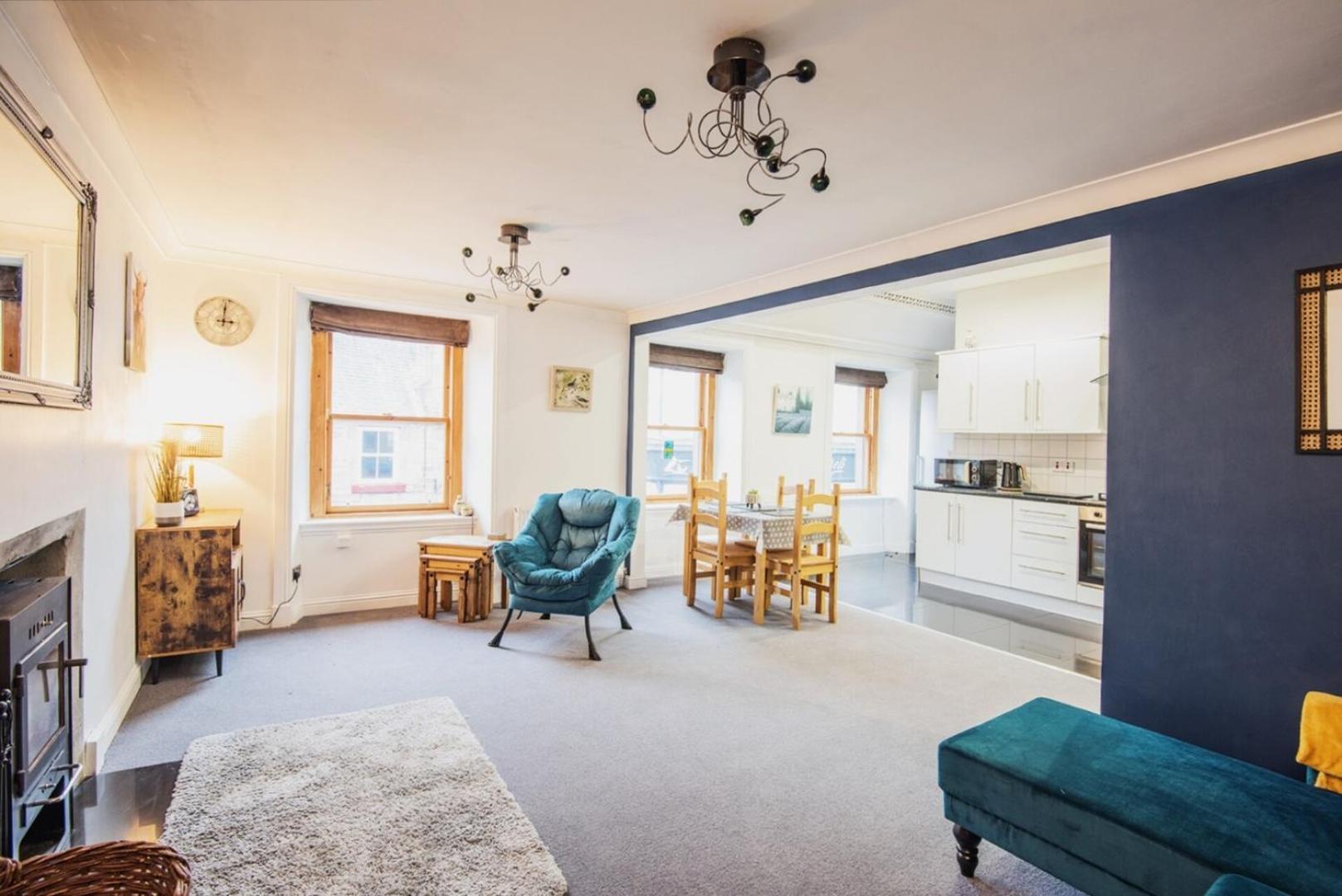Charming 2 Bedroom Flat In The Heart Of Kirriemuir Exterior photo